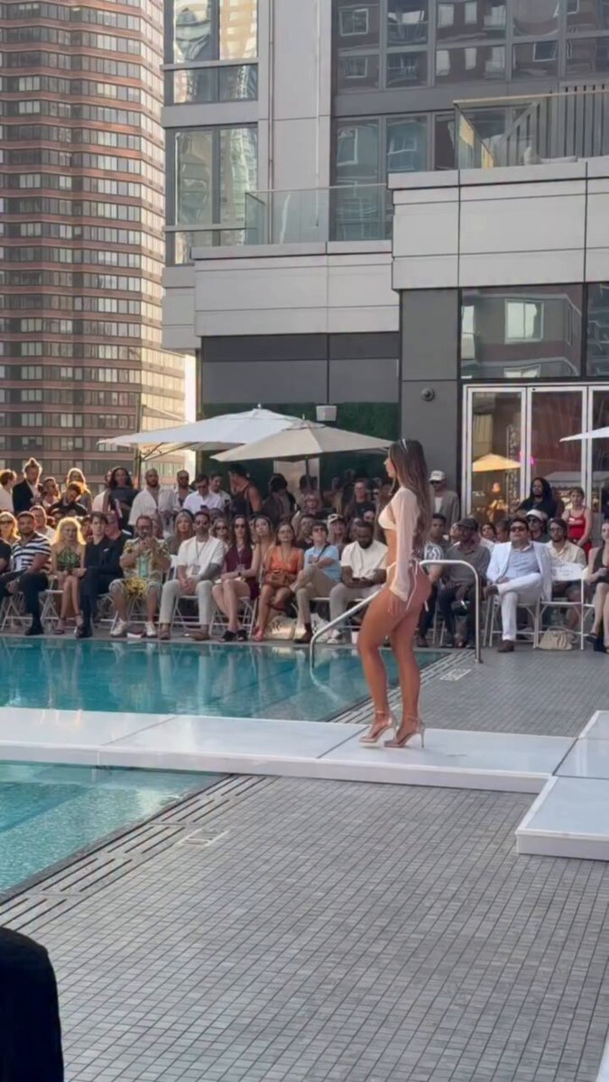Sophie Rain — vídeo — post 2103925254137491717