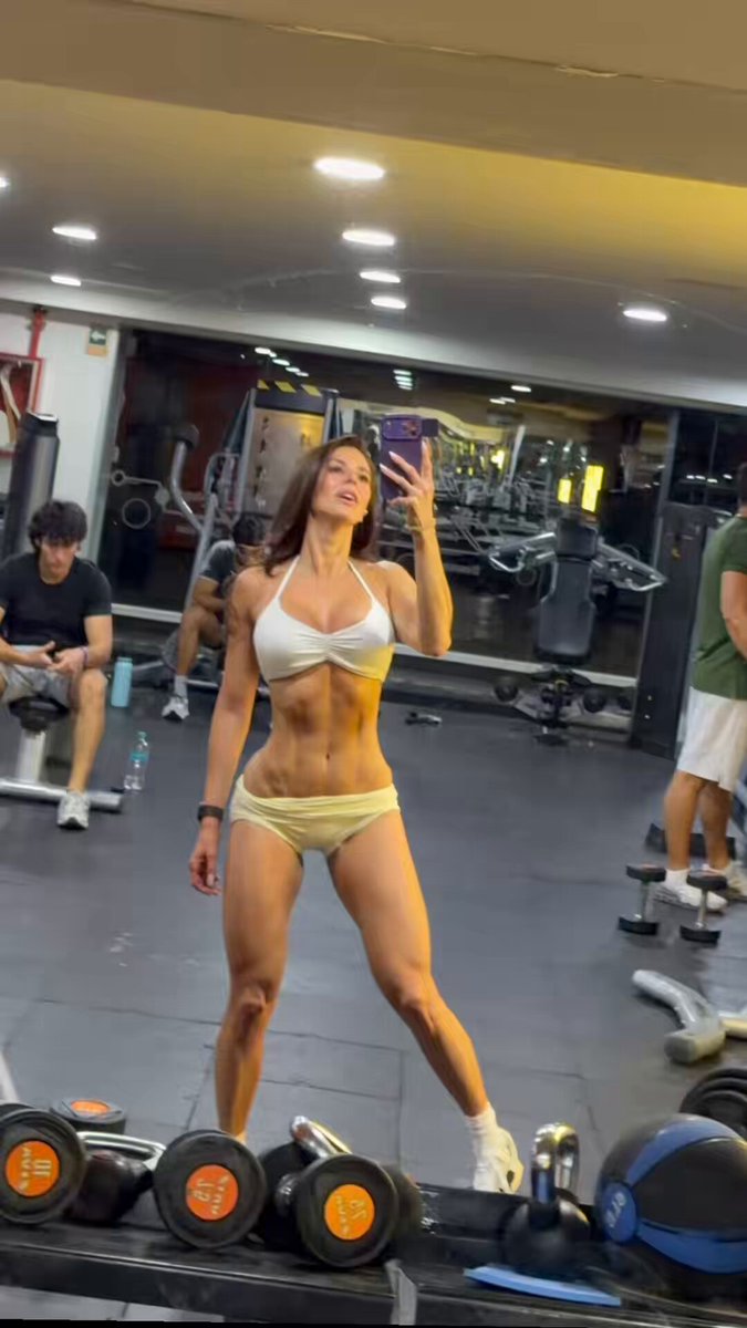 Alejandra — Video — 🍗🍫🫡