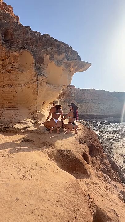 Agatha Vega 🏝️ 🫶 — Vídeo — 🍒Juicy sales on @faphousecom! 💸 💘Two Hot Sexy Latinas Squirting with Huge Dildo on a Public Beach💘 [1080p] ➡ ⬅ #Lesbian #Squirting #Orgasm #Cunnilingus #Dildo #Vibrator #BigTits #BigAss