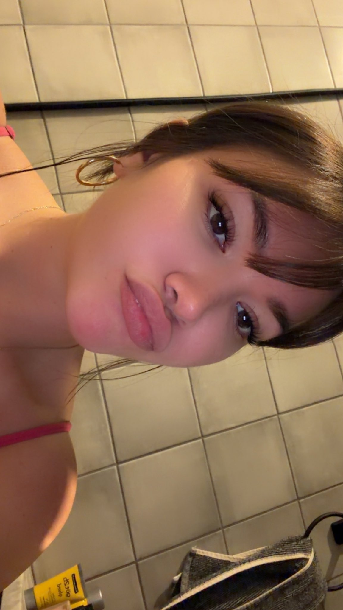 Genesis Lopez — Nacktfoto — Bangs 🙂‍↕️