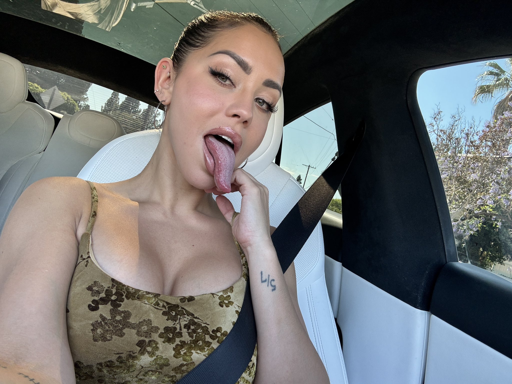 Alina Lopez — foto nua — First pic or second pic?