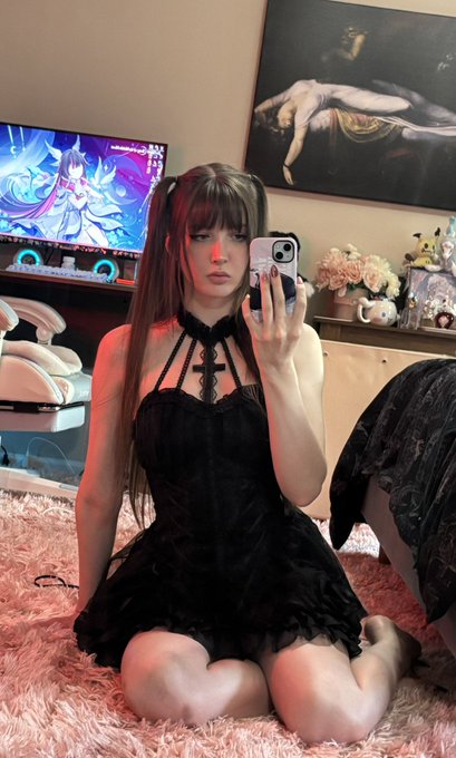 TS Lana 🎀 50% off sale! — foto desnuda — misa from death note is packing heat �