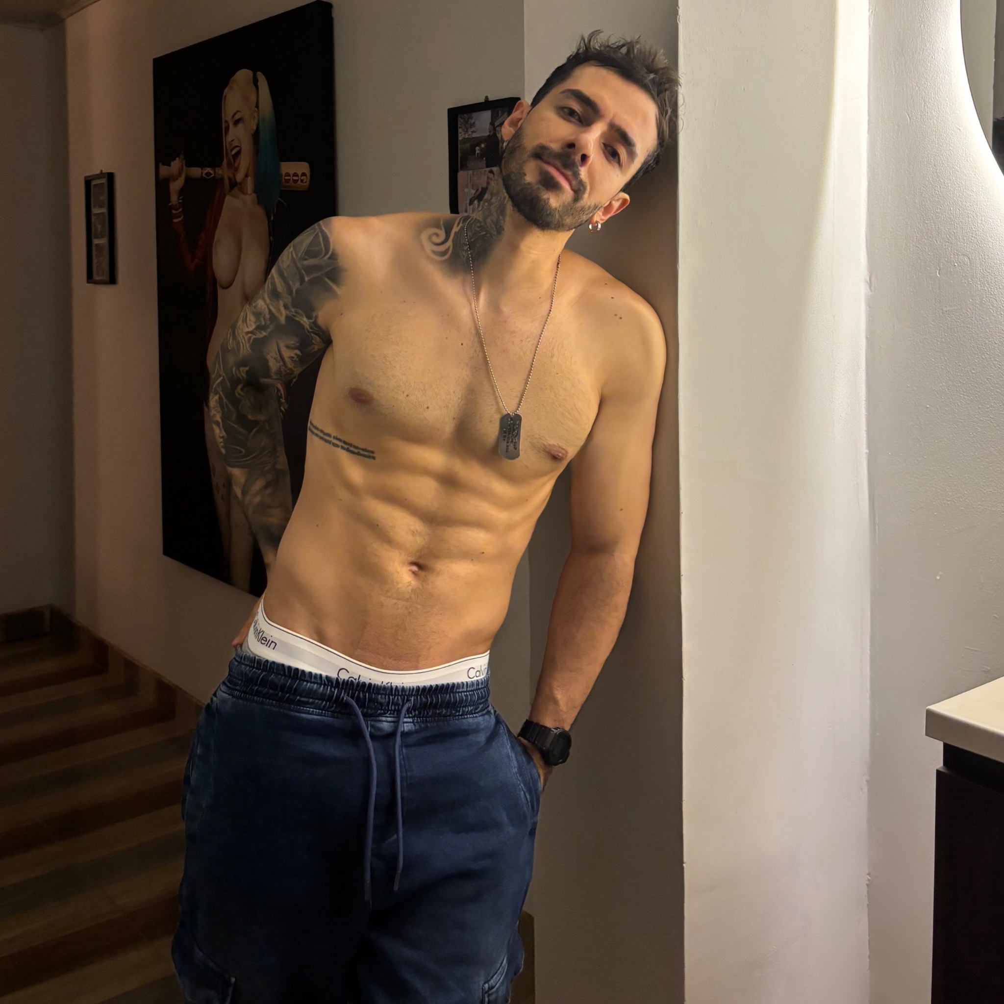 Mike Zander — foto desnuda — Instagram / X