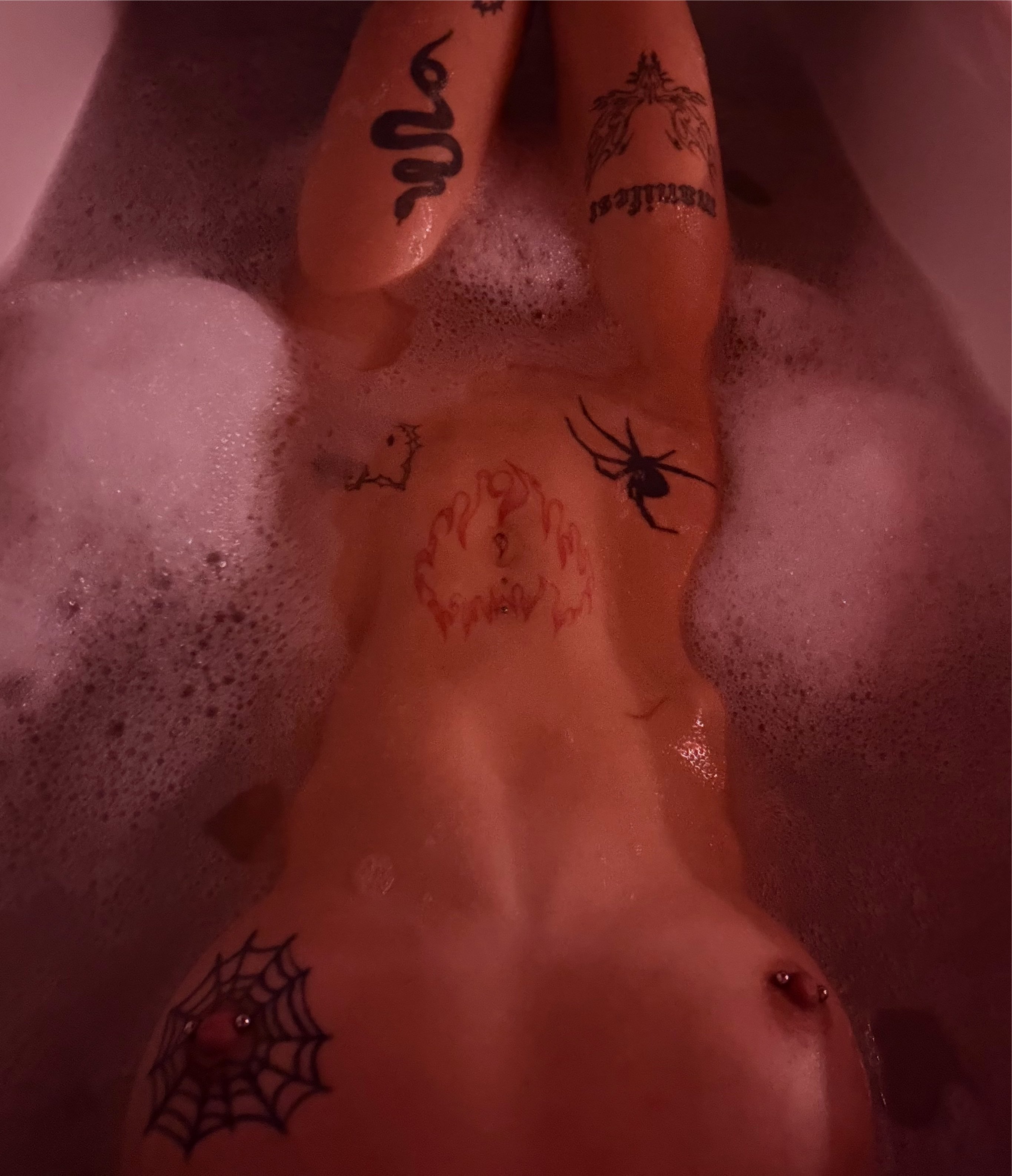 ̷E̷̷l̷̷l̷̷e̷̷x̷̷x̷̷a̷̷u̷̷r̷̷u̷̷s̷ — nude photo — 1 or 2