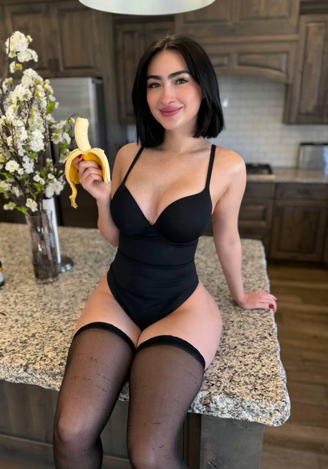 JayleneFox 🇵🇷 — foto — The full dripping video is waiting for you if you click.