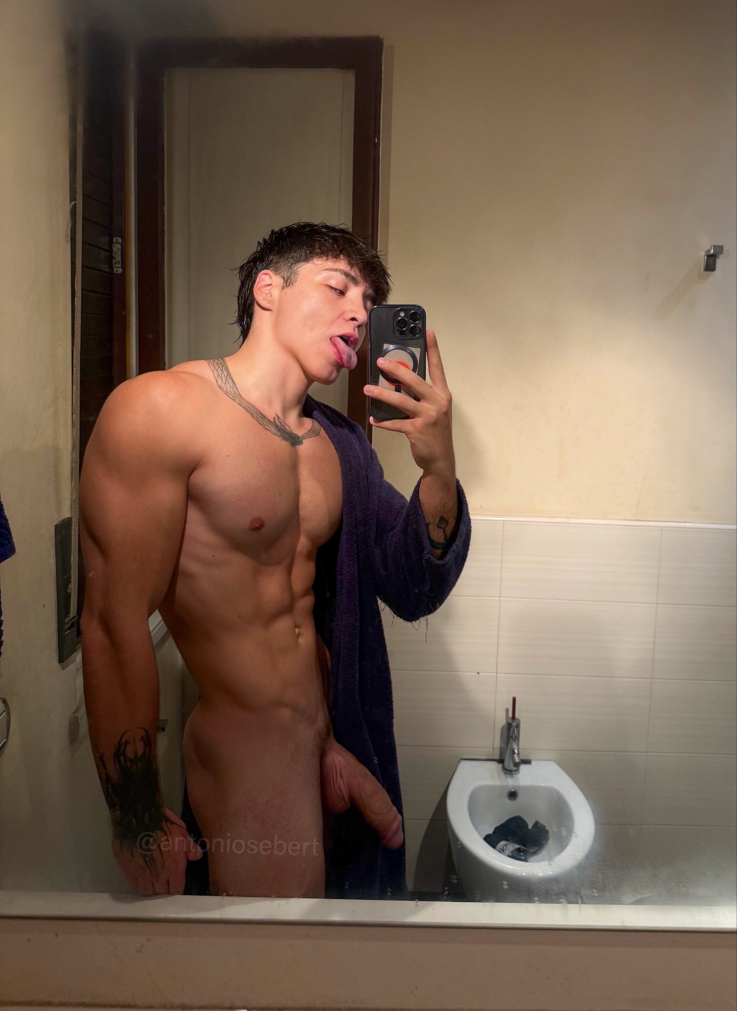 antonio — foto desnuda — guess what I trained today 🧘🏻‍♂️