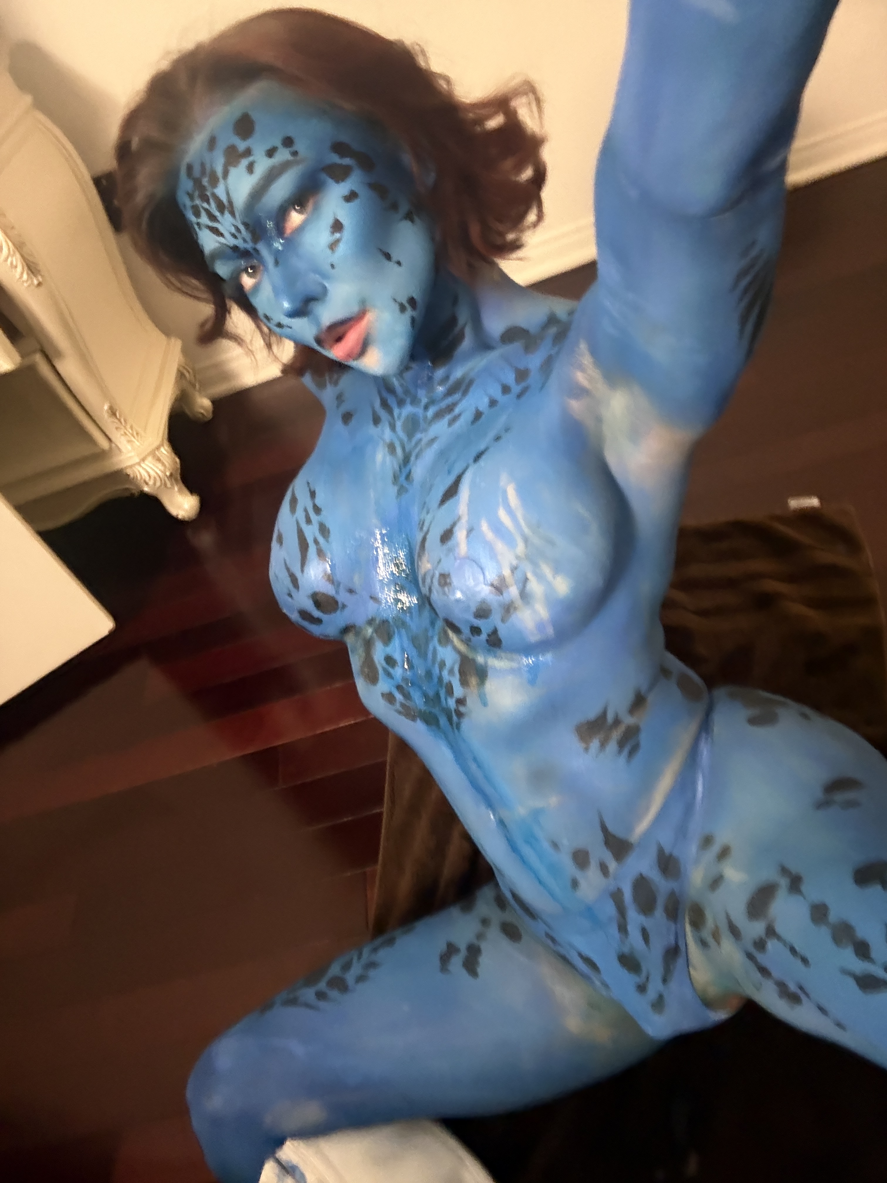 Emma Rose 🌹 — 写真 — Don't miss my newest solo 💙