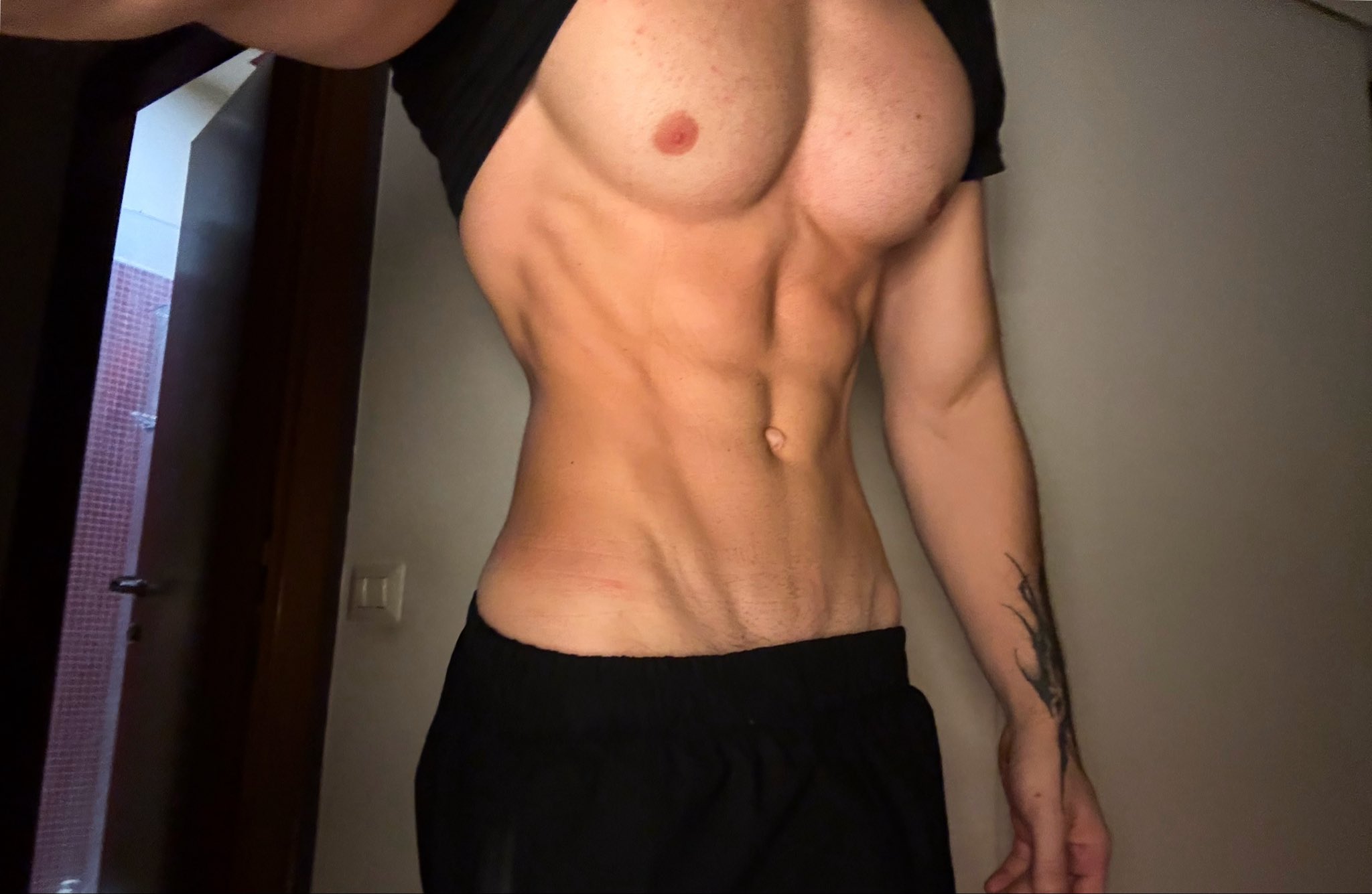 antonio — foto desnuda — Bodies drop when I shake these tits