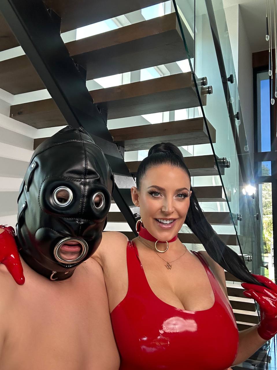 ANGELA WHITE — 写真 — Some guys have all the luck 😜