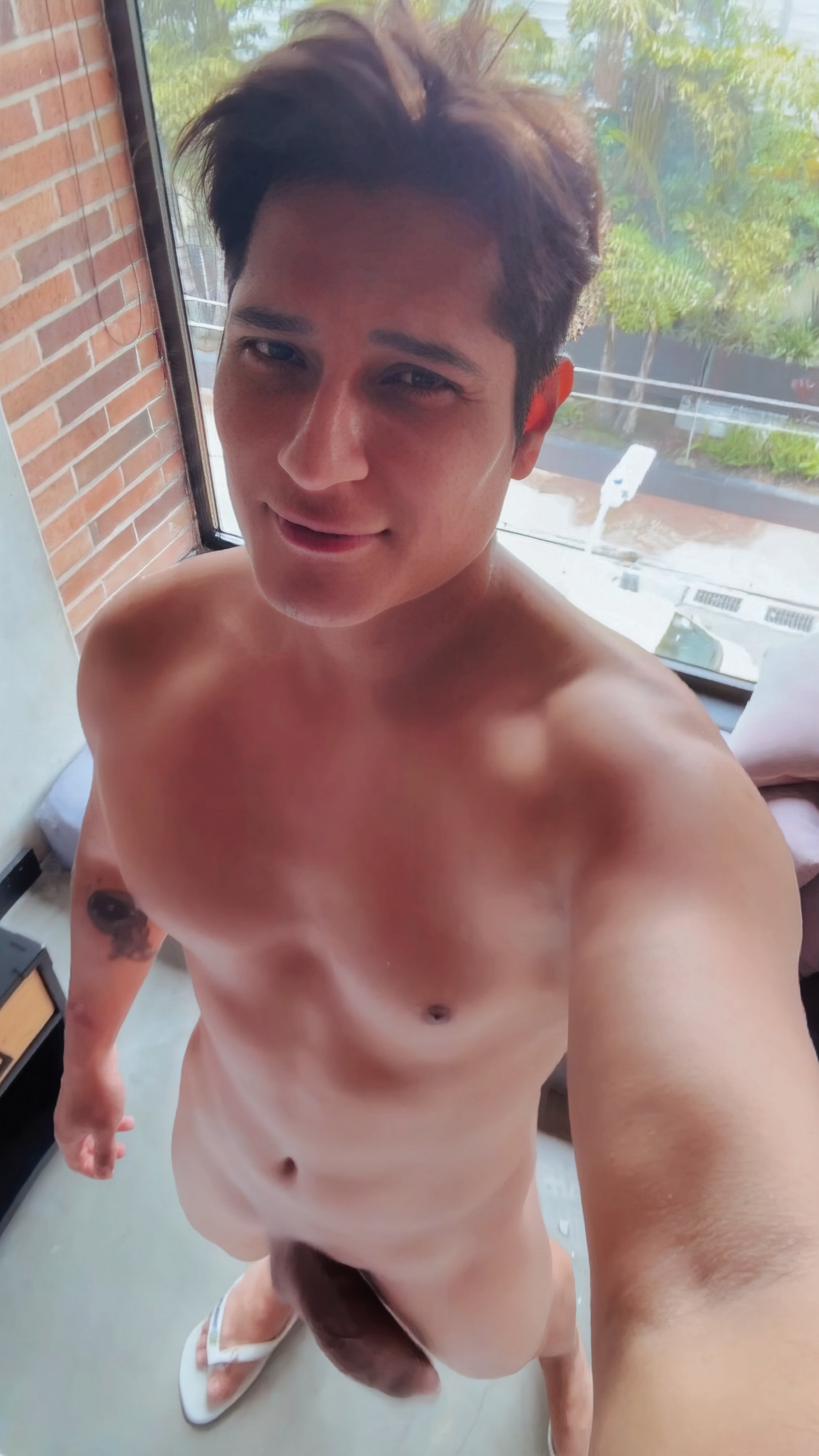 Benjaviano — foto nua — Buenos días le preparo el desayuno? 😁😙