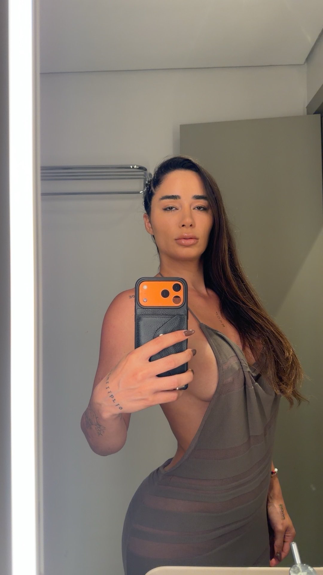 BruLuccas25 — Nacktfoto — I can be your favorite distraction… should I prove it? 😈